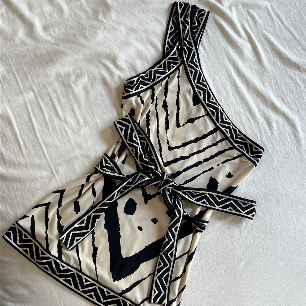 BCBGMaxAzria Monochrome Geometric Top
